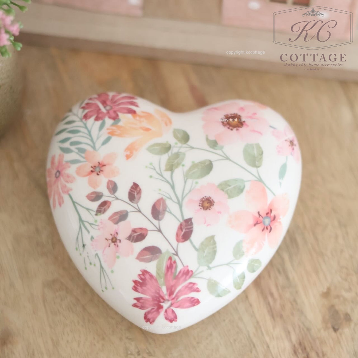 Vintage Style Floral Heart Ornament