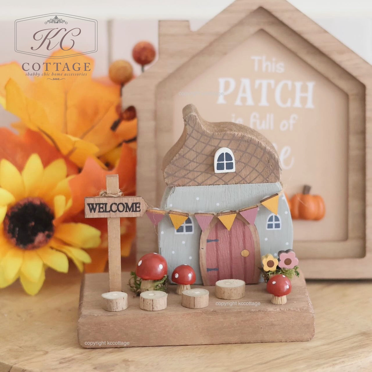 Autumn Toadstool Tales Woodland Acorn Welcome Wooden House Ornament