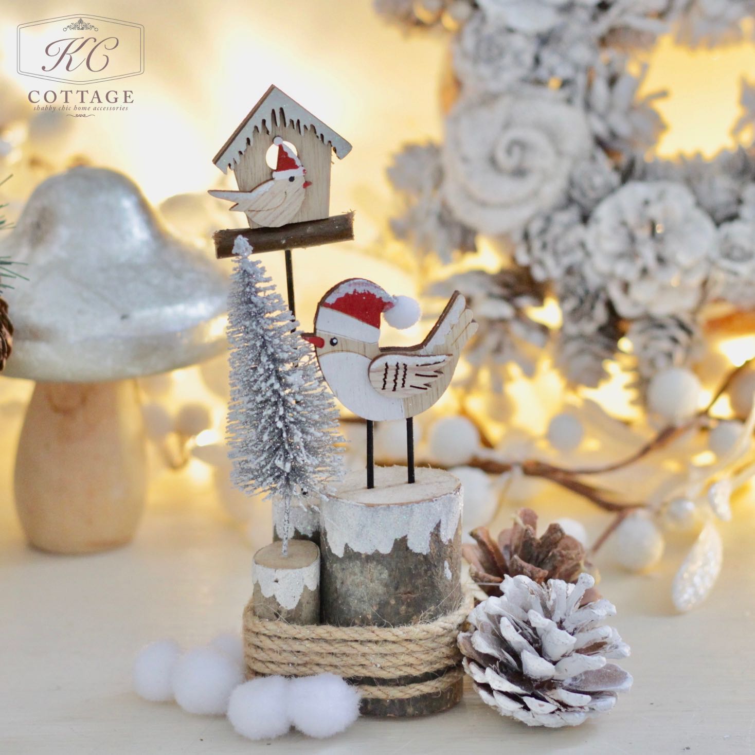 Christmas Wooden Robin Scene Ornament